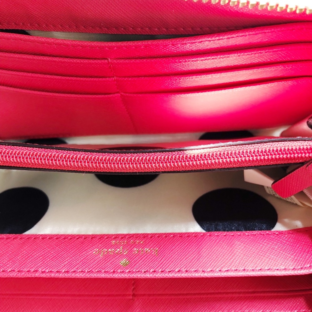 Kate Spade Wallet. Like New - Picture 5 of 8